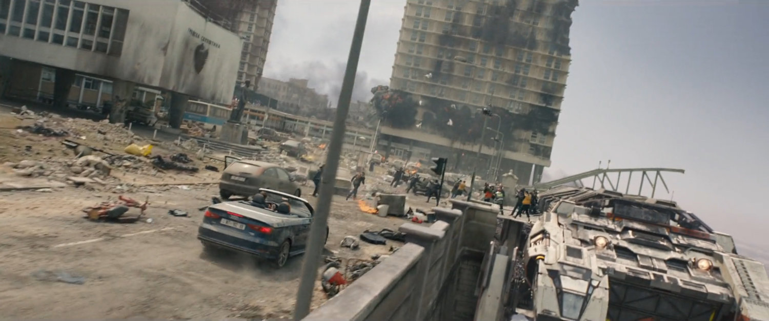 Citizens flee for the SHIELD life boats as the city os destroyed.