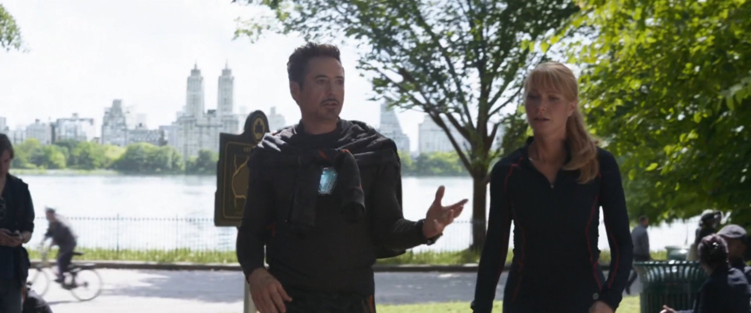 Tony Stark and Pepper Potts in Central Park.