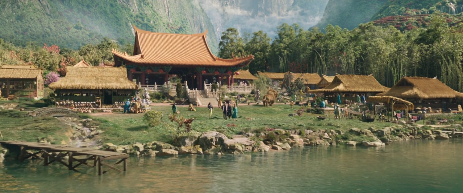 The village of Ta Lo on the shore of a lake.