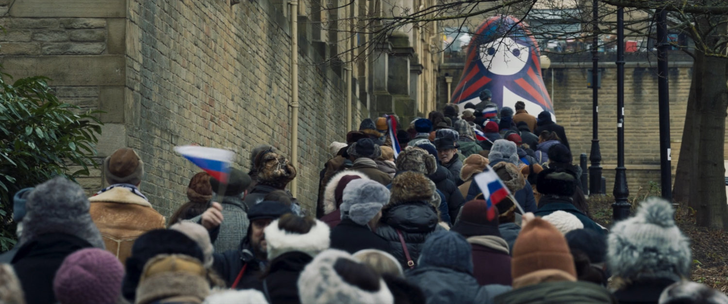 Russian crowds head towards the Unity Day festival.