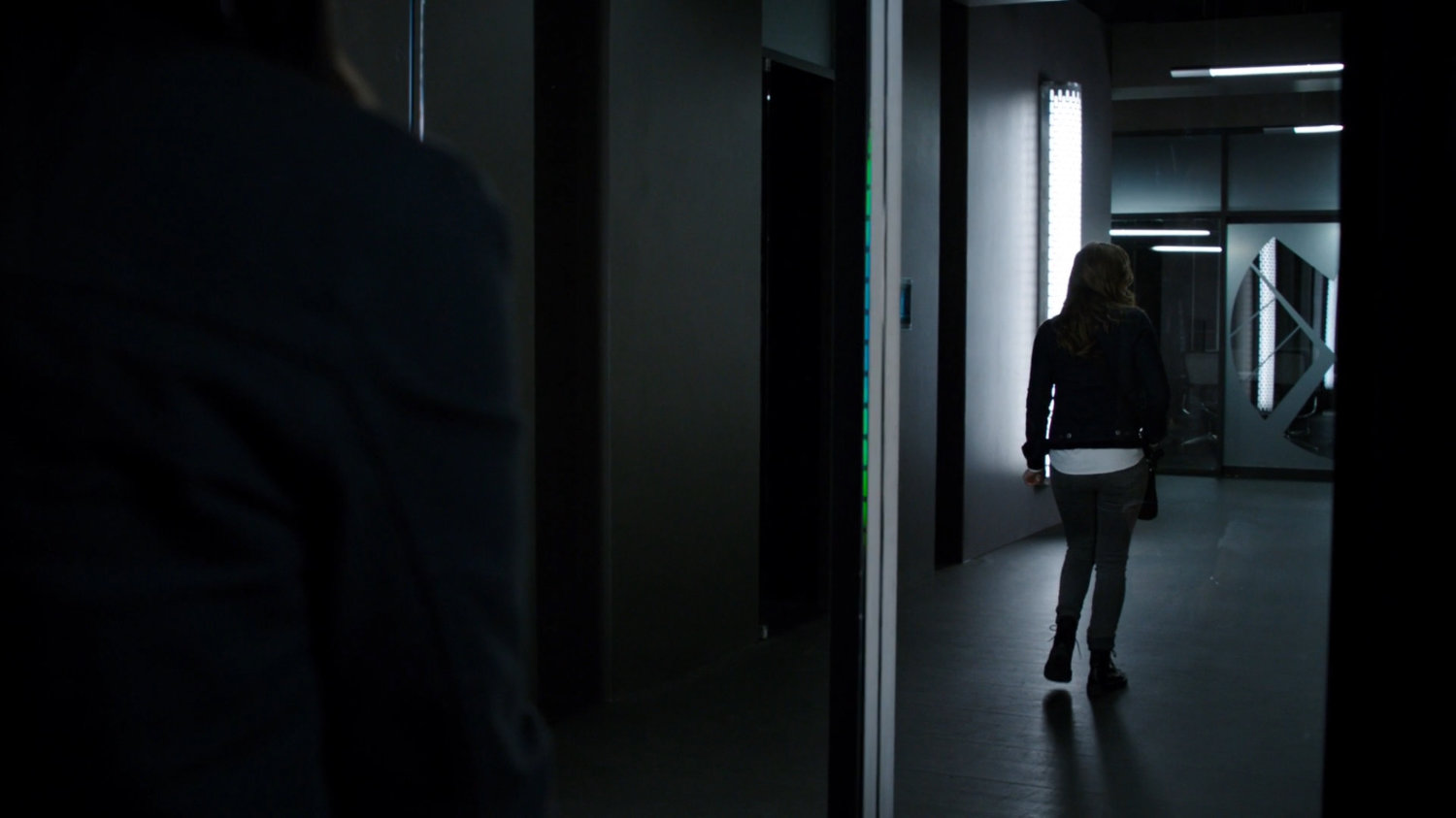 Skye and Simmons in the Tactical area of The Hub.
