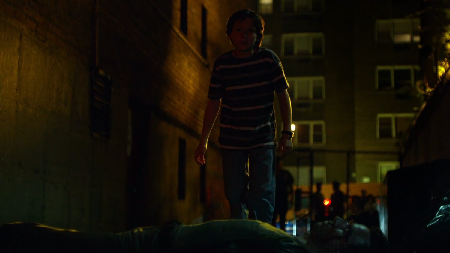 Young Matt in alleyway where his father is dead.