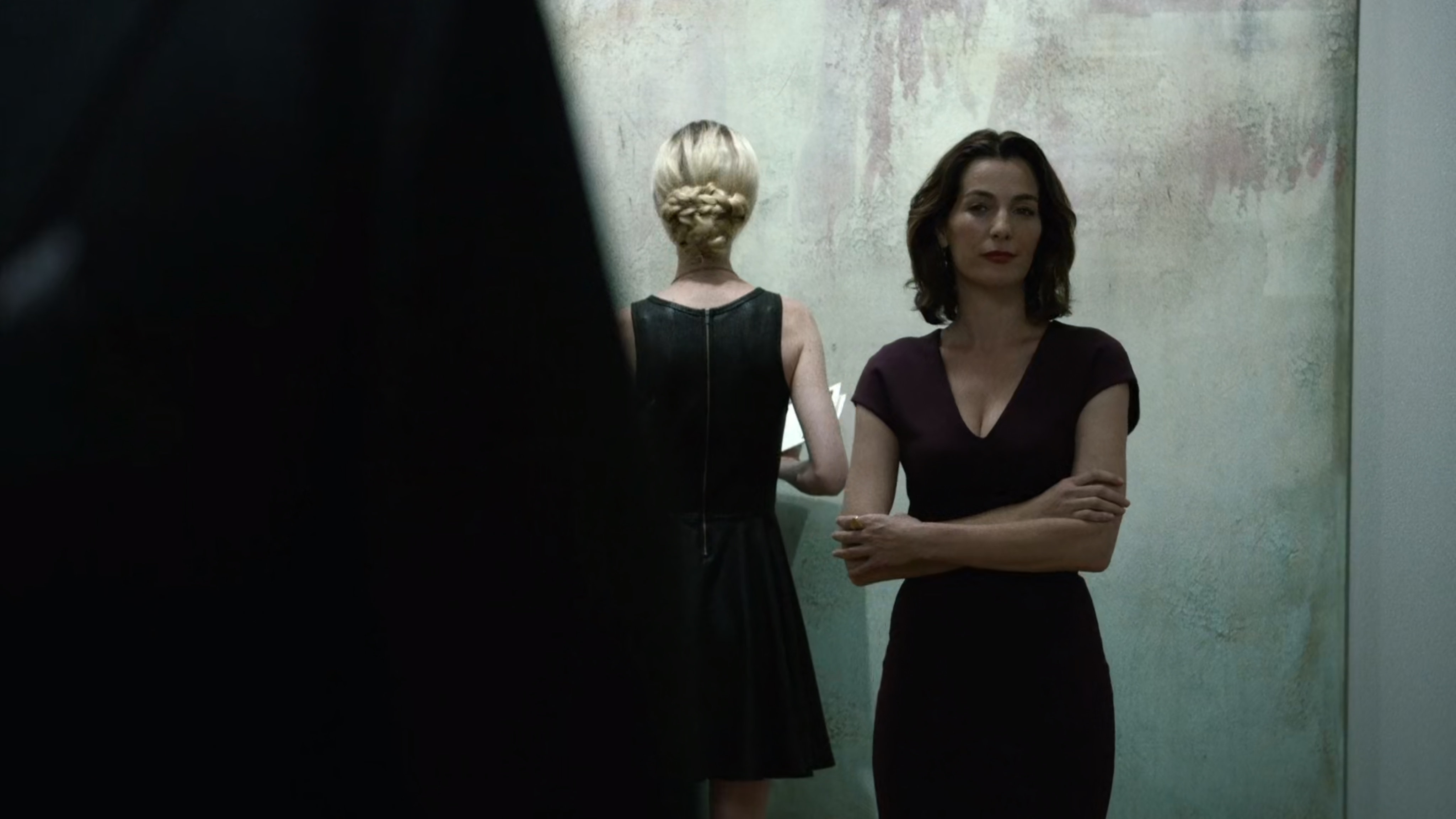 Vanessa looking at Fisk in art gallery.