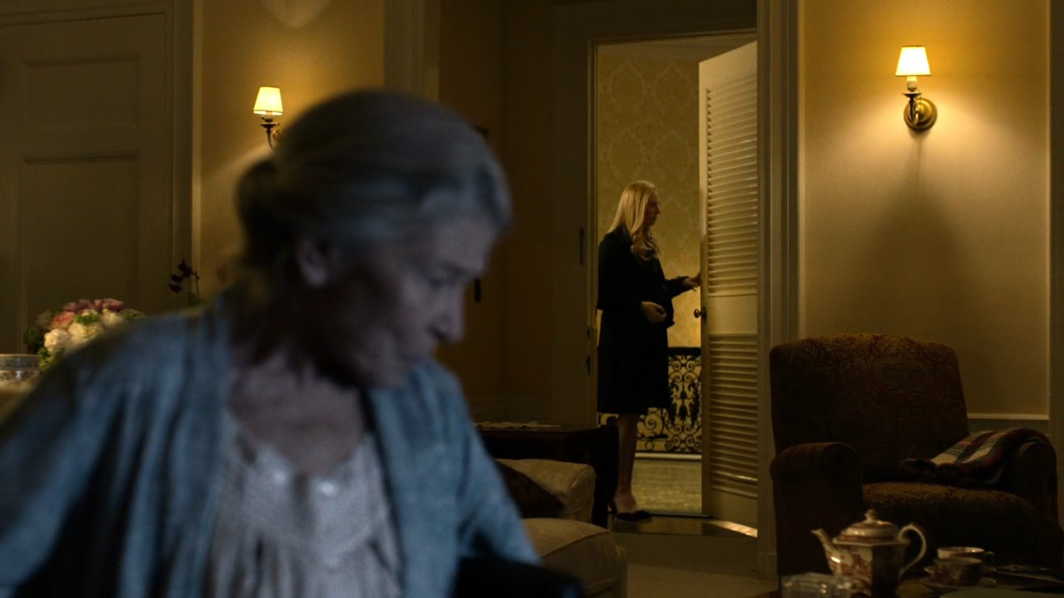 Karen enters room of St. Bénézet Palliative Care.