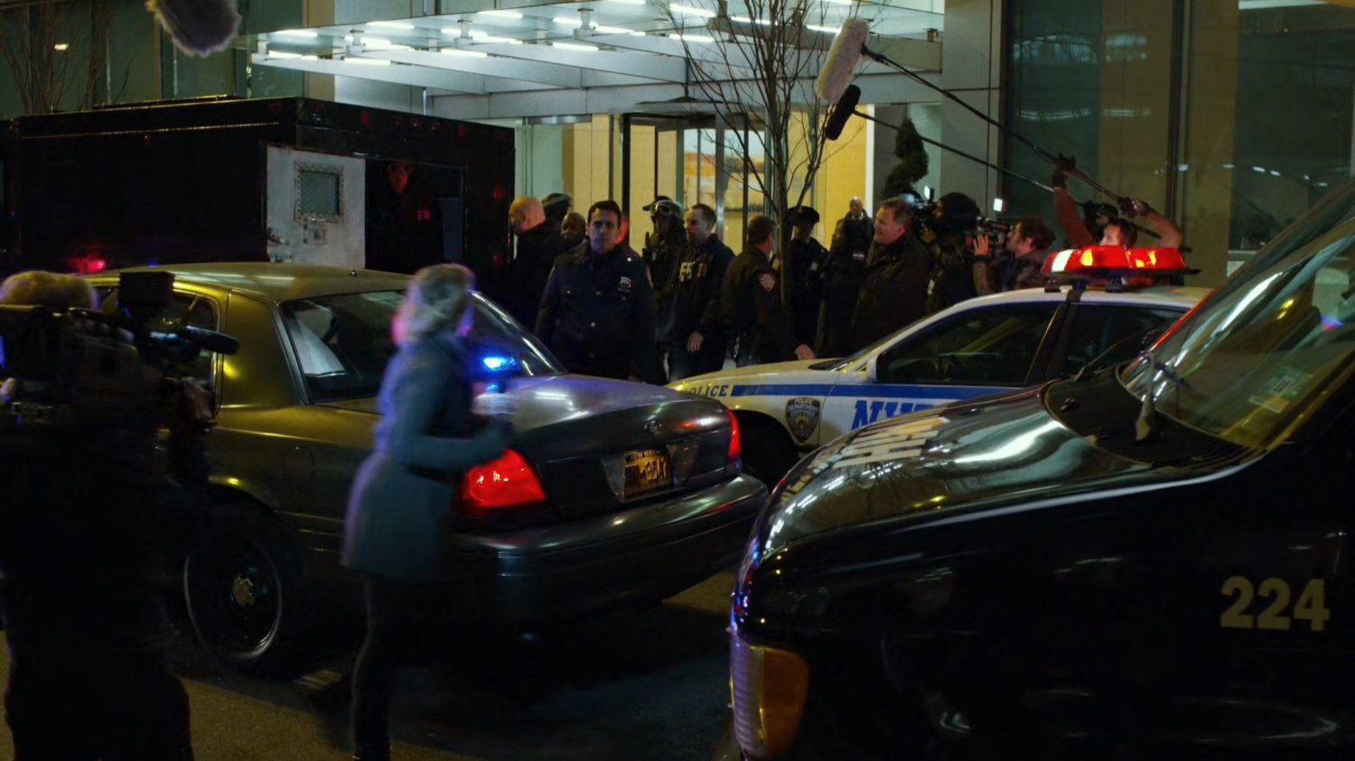 FBI agents and reporters outside entrance of Fisk's building.