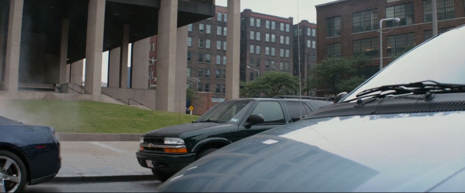 Cars stopped outside a Federal building.