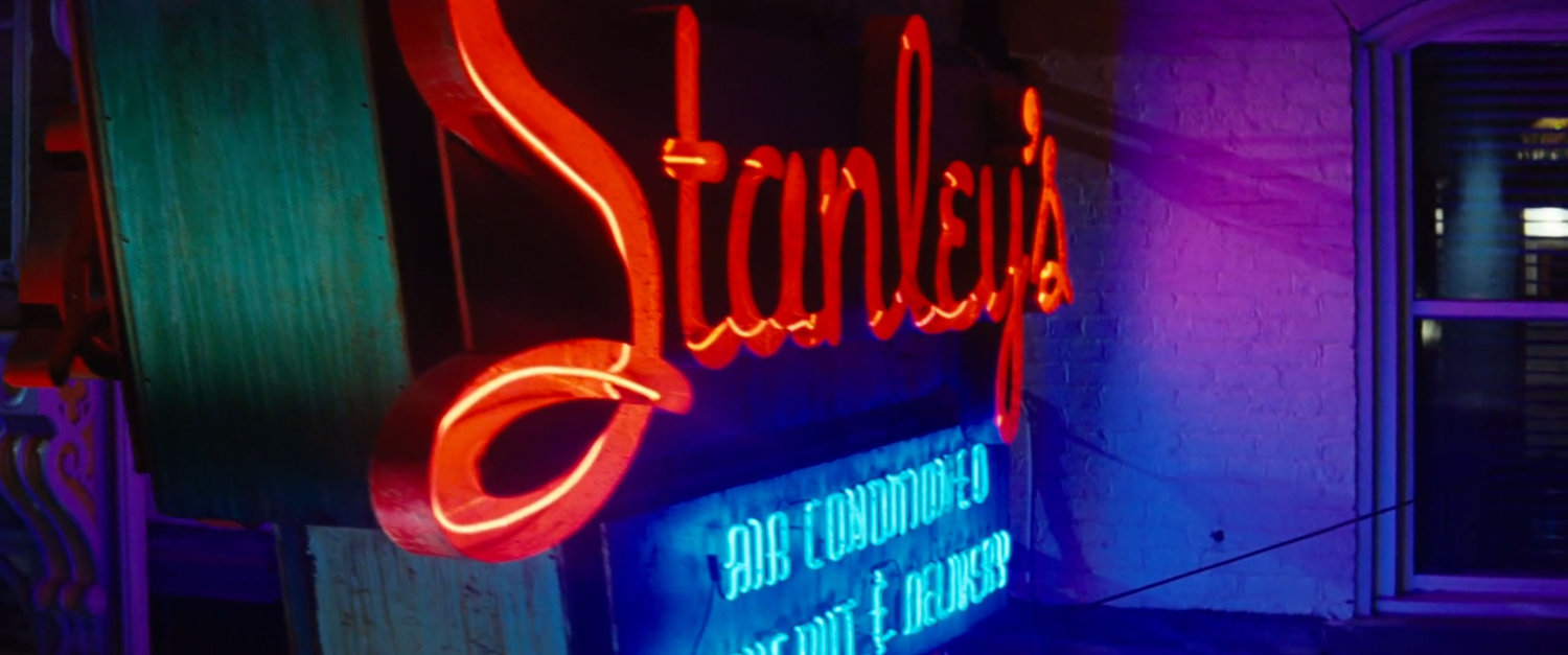 Neon sign for Stanley's Pizza.