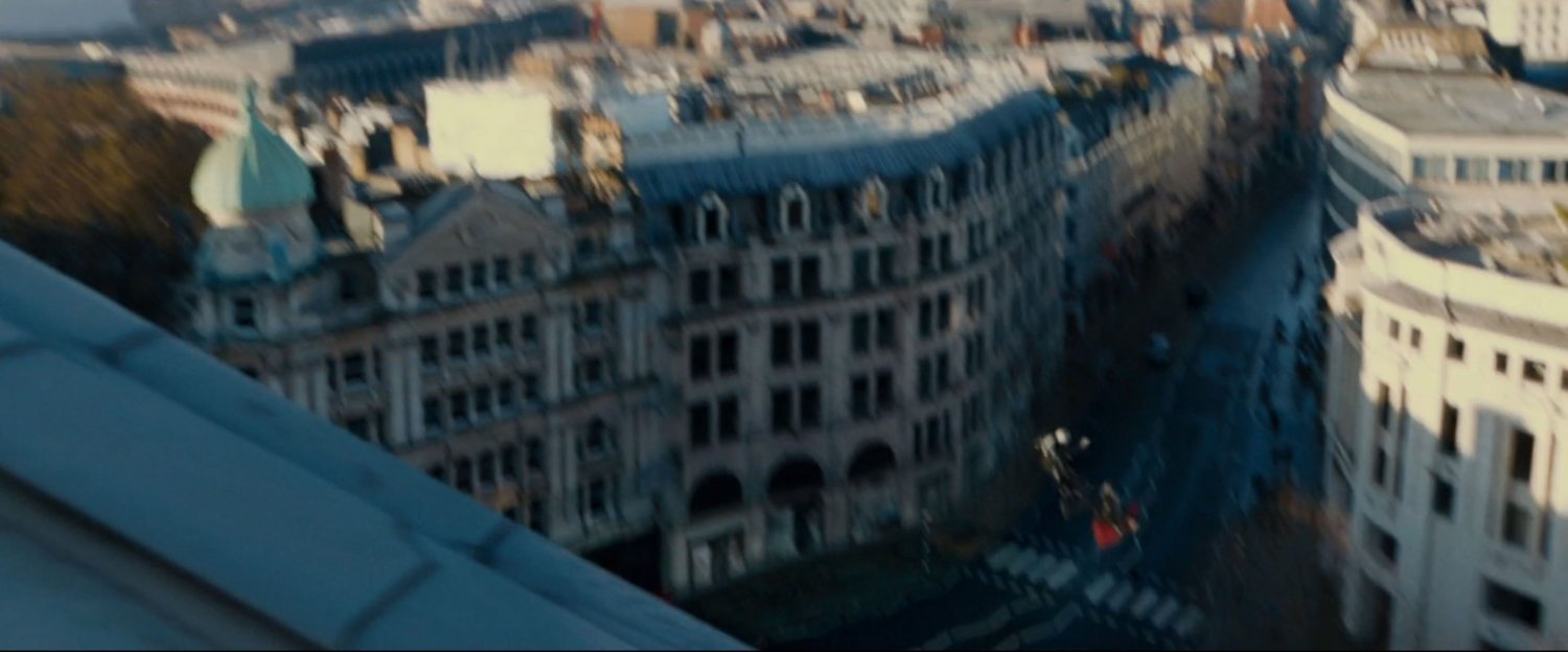Aerial view of fight between Thor and Malekith by St Paul's Cathedral.