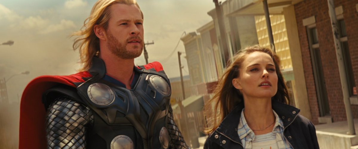Thor and Jane Foster in a small New Mexico town.