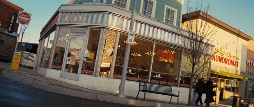 Exterior Puente Antiguo diner.