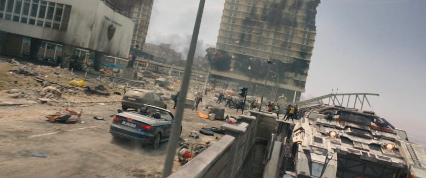 Citizens flee for the SHIELD life boats as the city os destroyed.