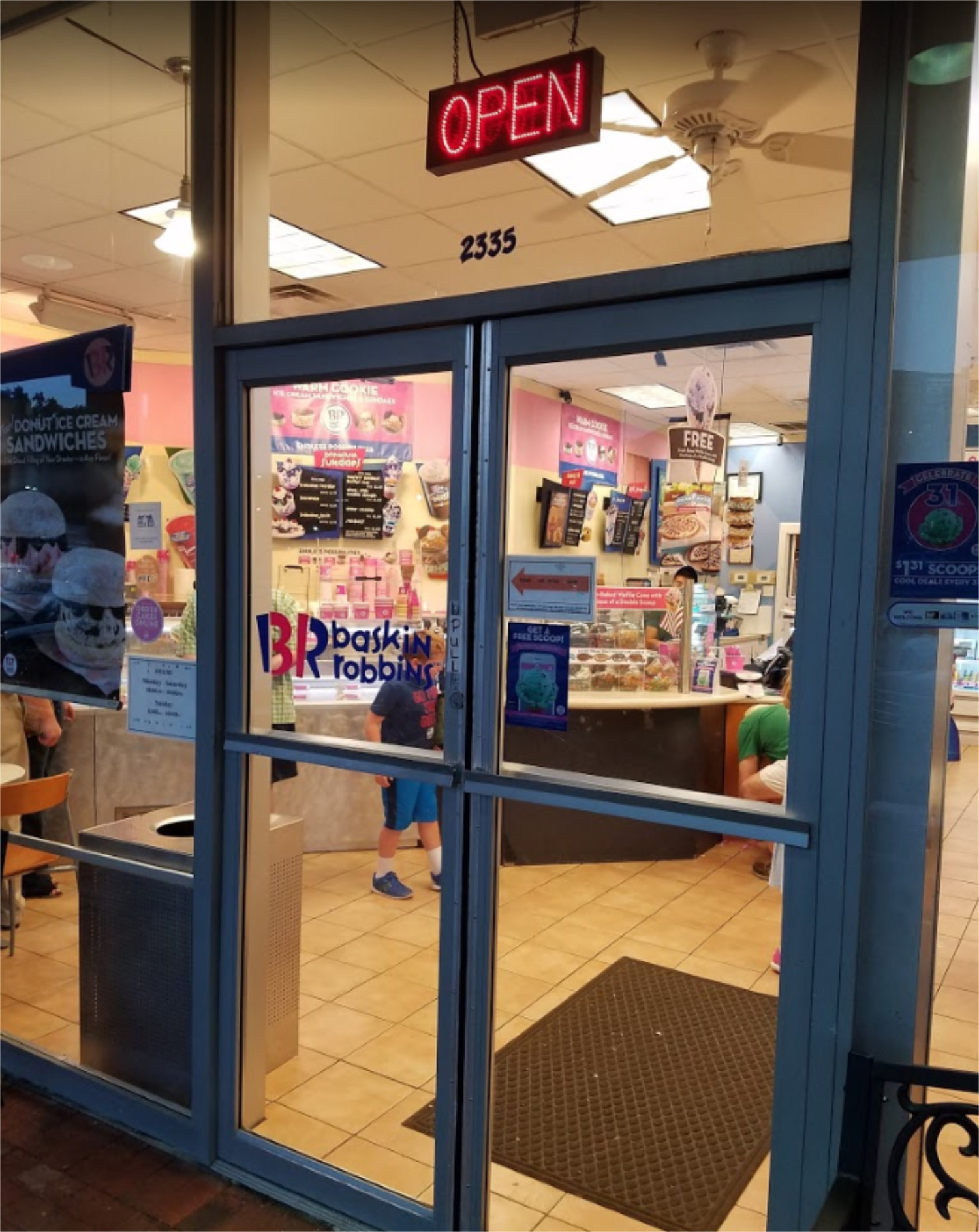 Behind-the-scenes mage of the Baskin-Robbins filming location from outside the front door.