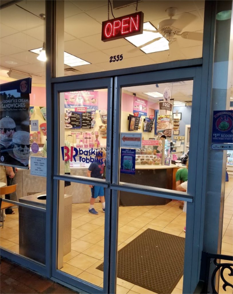 Street View of entrance to Baskin Robbins store used for filming.