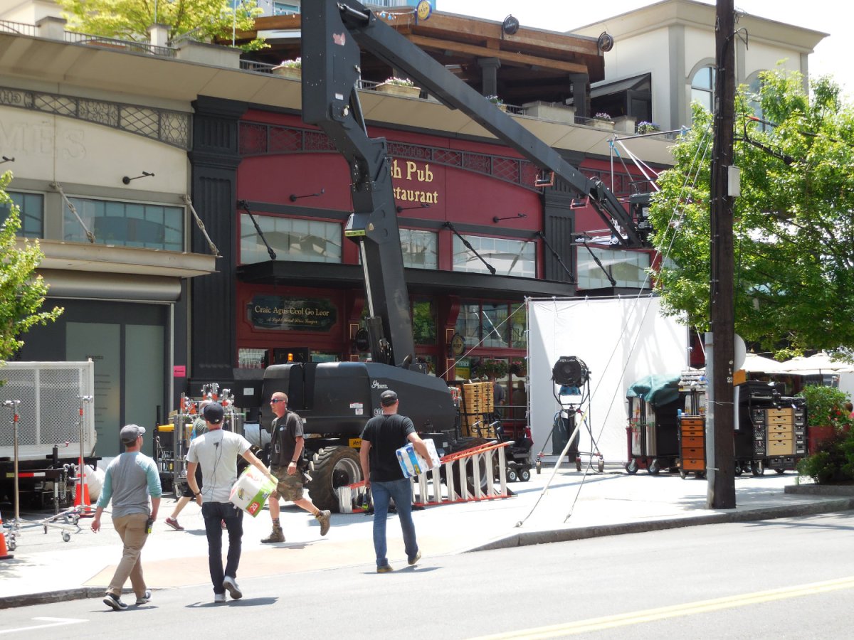 Pub, London [Cut Scene] | MCU: Location&nbsp;Scout