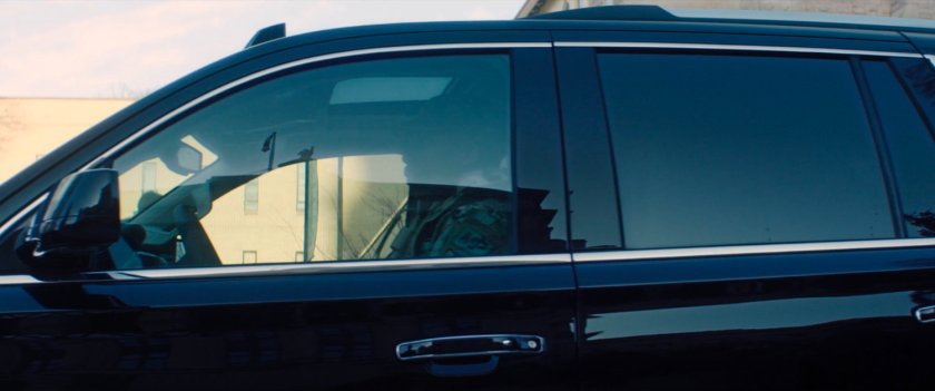 A car pull sup to the front of the Senate hearing building.