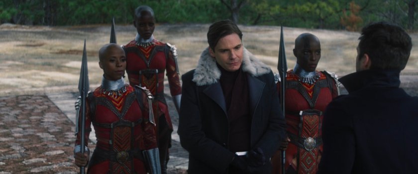 Zemo surrounded by Dora Milaje warriors.