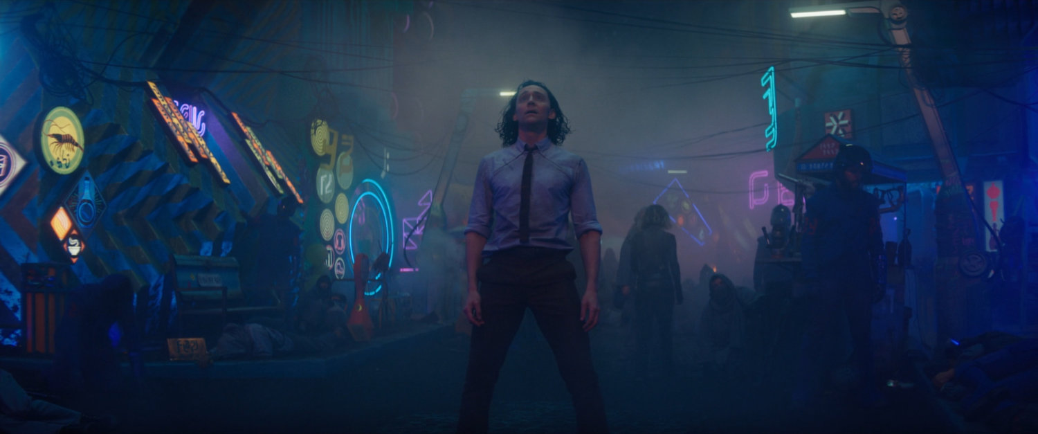 Loki in the town of Shuroo on Lamentis-1.