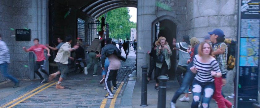 Crowds run in panic at the Tower of London.