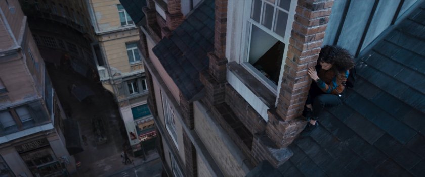 Layla hiding on the roof outside Steven's London apartment.