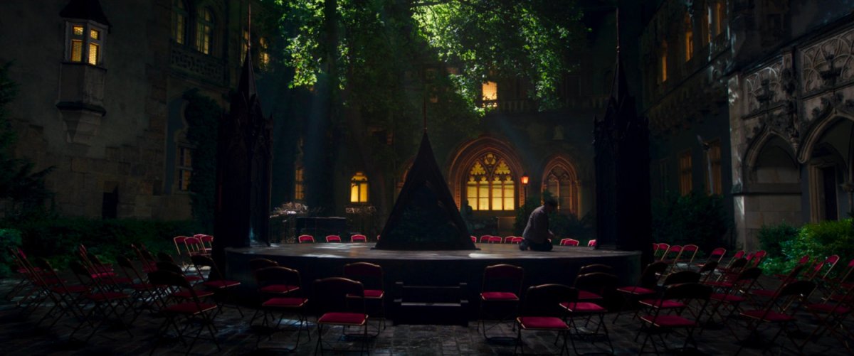 The courtyard of a London church.
