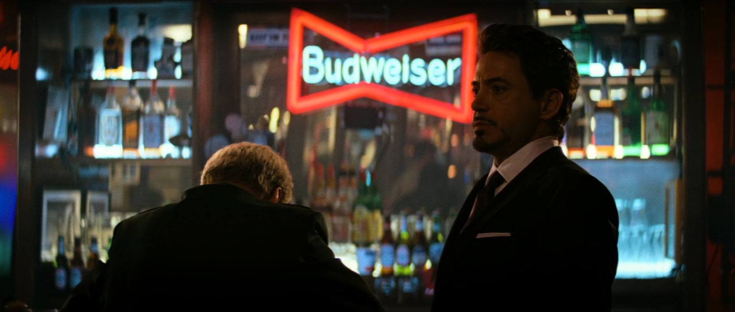 Tony Stark and General Ross talking inside bar.