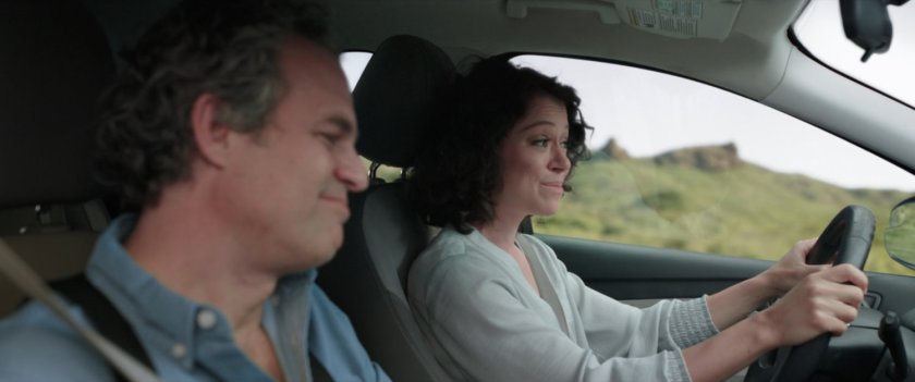 Bruce Banner and Jennifer Walters in a car.