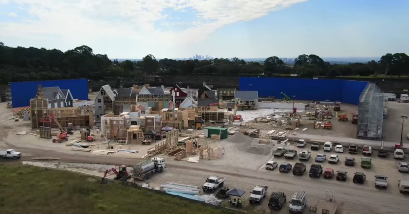 Behind the scenes photo of the construction of the town of New Asgard