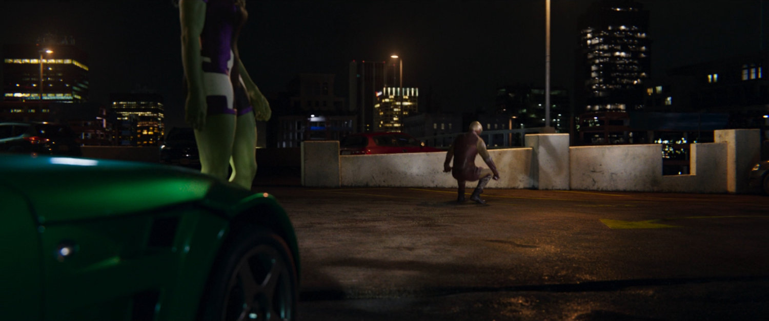 She-Hulk watching Daredevil land on a parking garage roof.