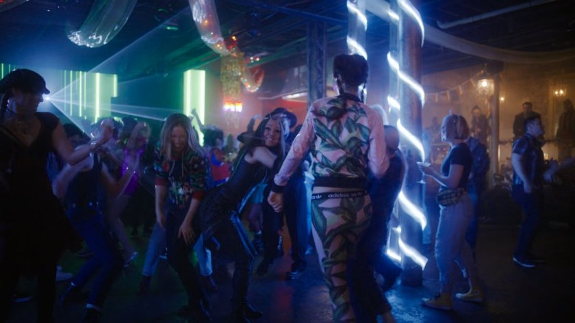 Mantis dances at the club.