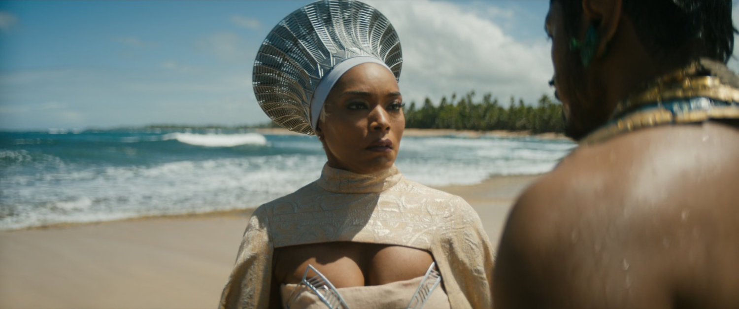 Ramonda talks to Namor on a beach.