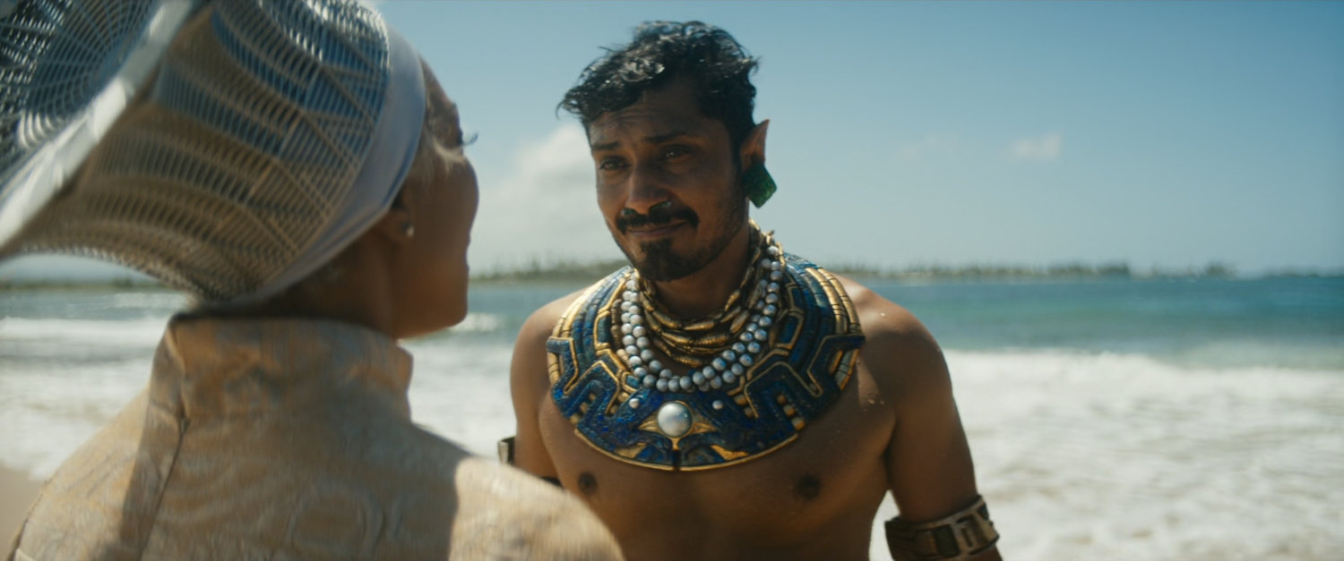 Ramonda talks to Namor on a beach.