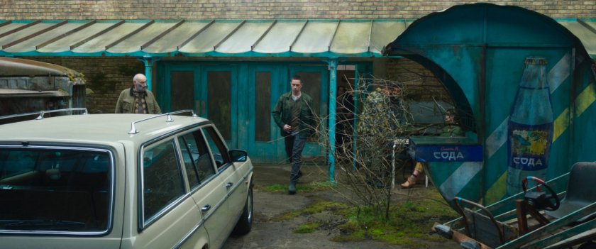 Men outside the New Skrullos cafeteria.