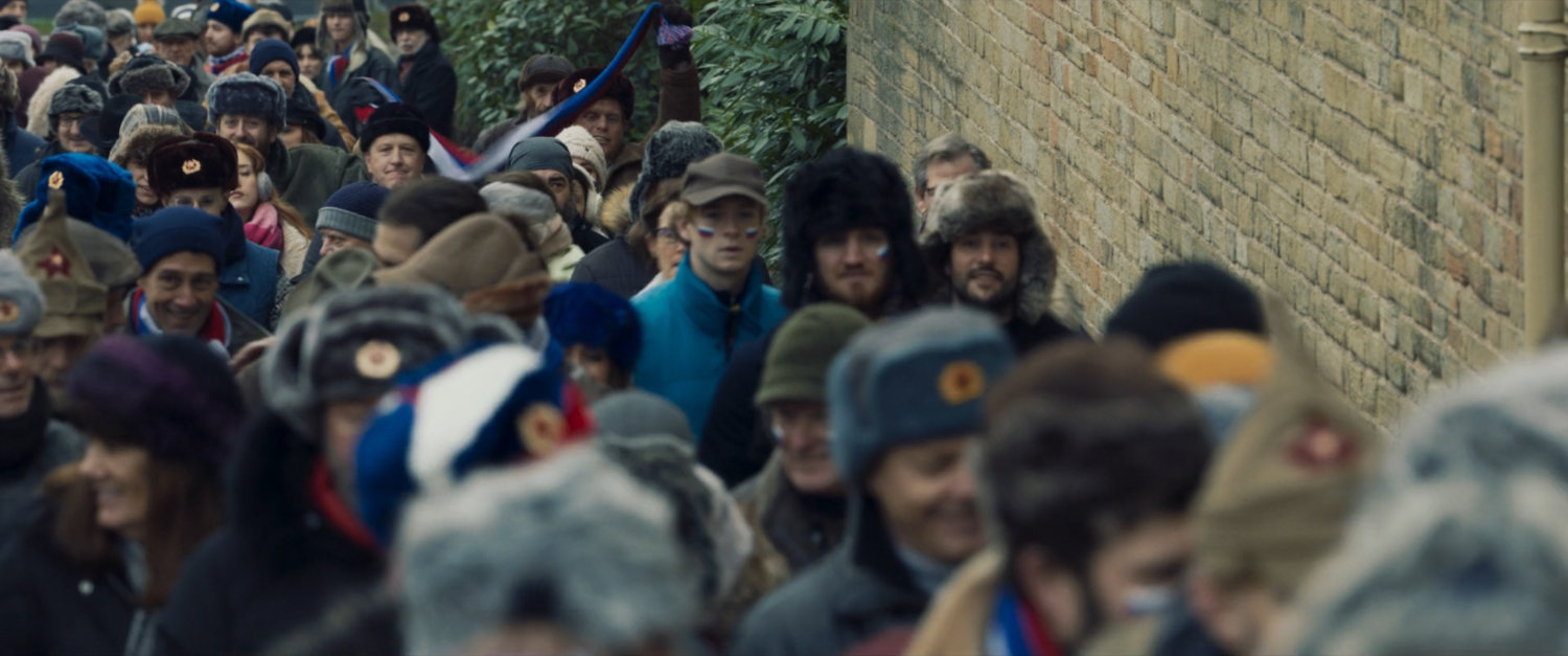 Russian crowds head towards the Unity Day festival.
