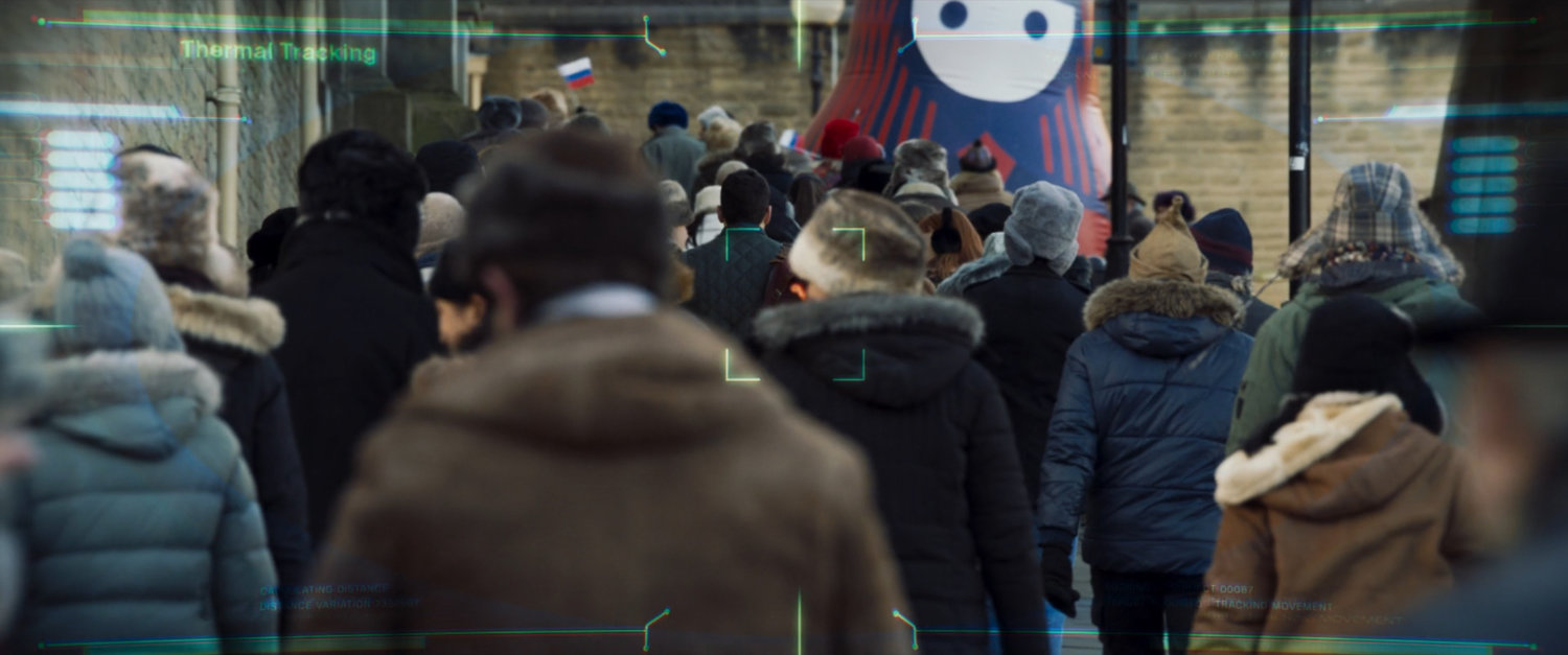 Russian crowds head towards the Unity Day festival.