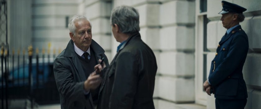 Talos talks to a man outside the London Portrait Gallery.