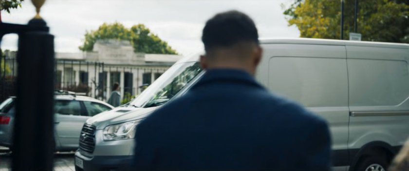 Gravik crossing the street outside the London Portrait Gallery.