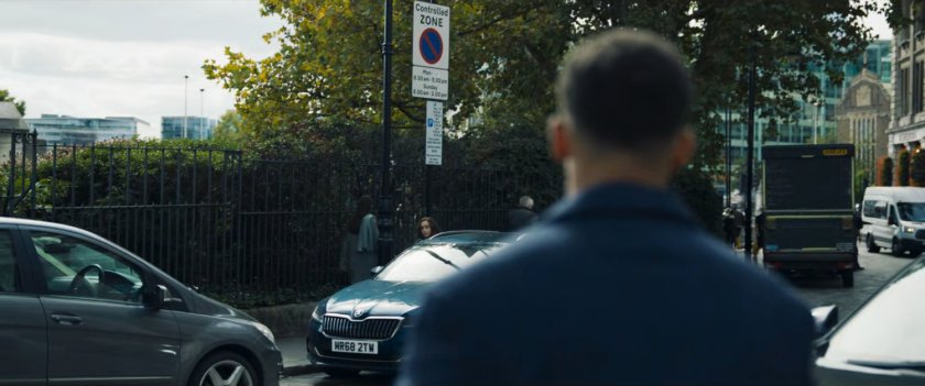 Gravik crossing the street outside the London Portrait Gallery.