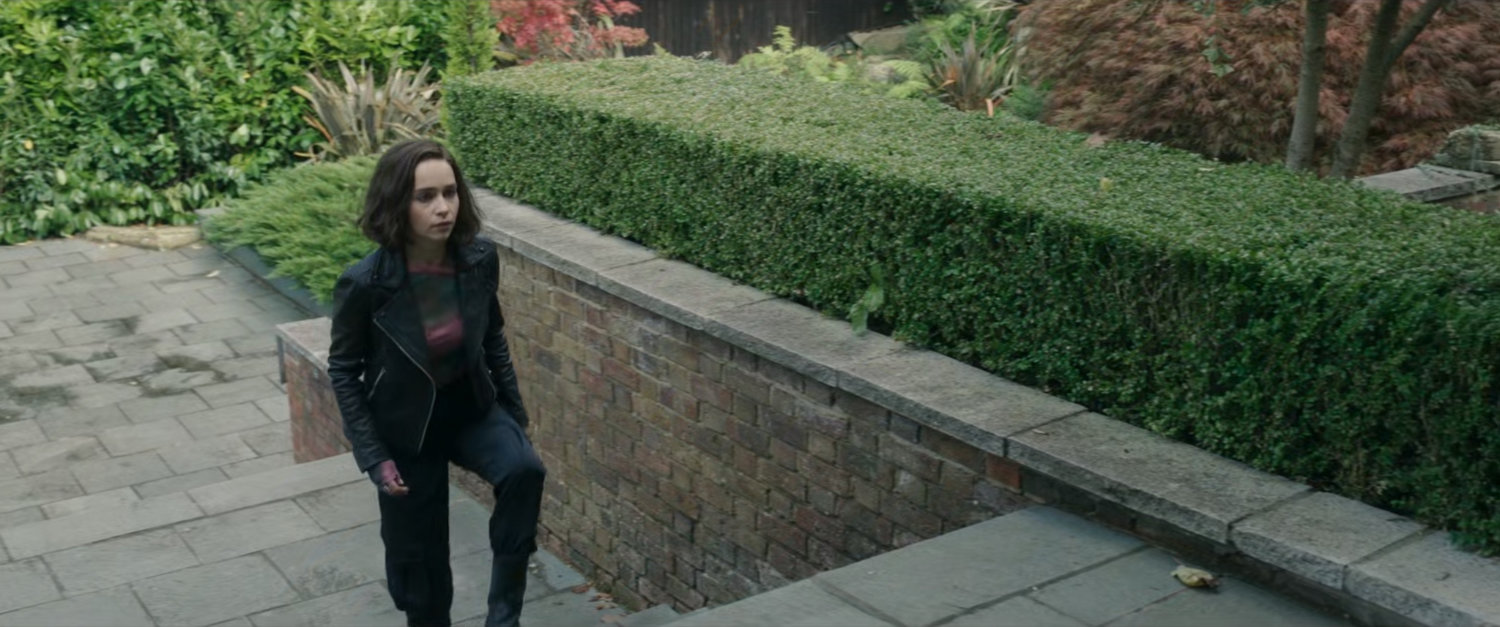 G'iah walking up steps to Fury's house.