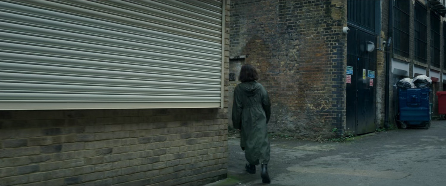 G'iah turns into a smaller alley.