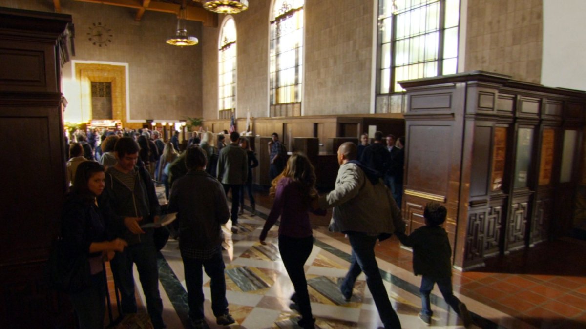 Interior of crowded Union Station terminal.