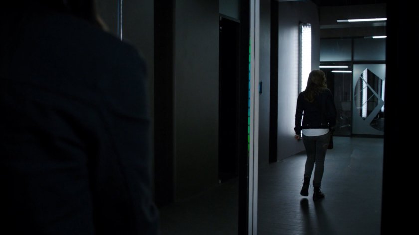 Skye and Simmons in the Tactical area of The Hub.