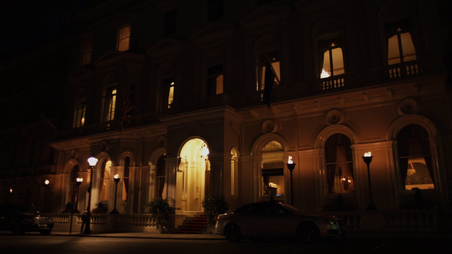 Front facade of Irish Hotel.