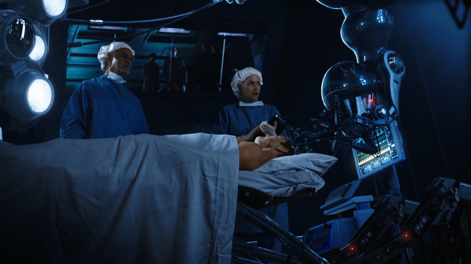 Flashback of medical theater with Coulson being operated on.