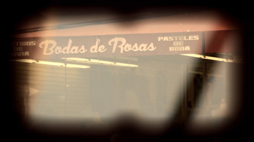Binocular view of Bodas de Rosas store.