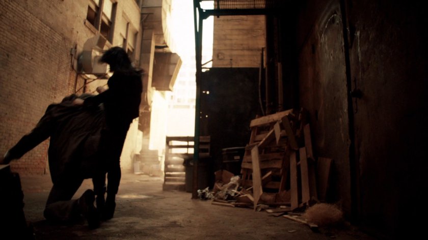 Agent May fights Agent Lumley in a Mexico City alley.