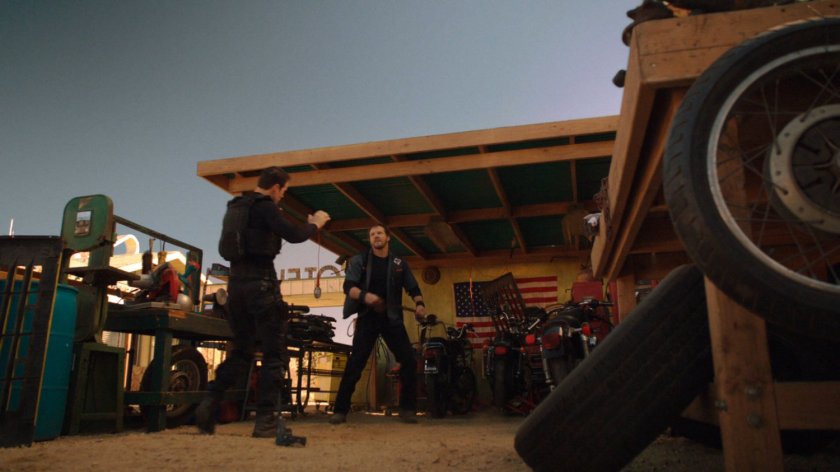 Ward fights a biker outside Rosie's Desert Oasis.