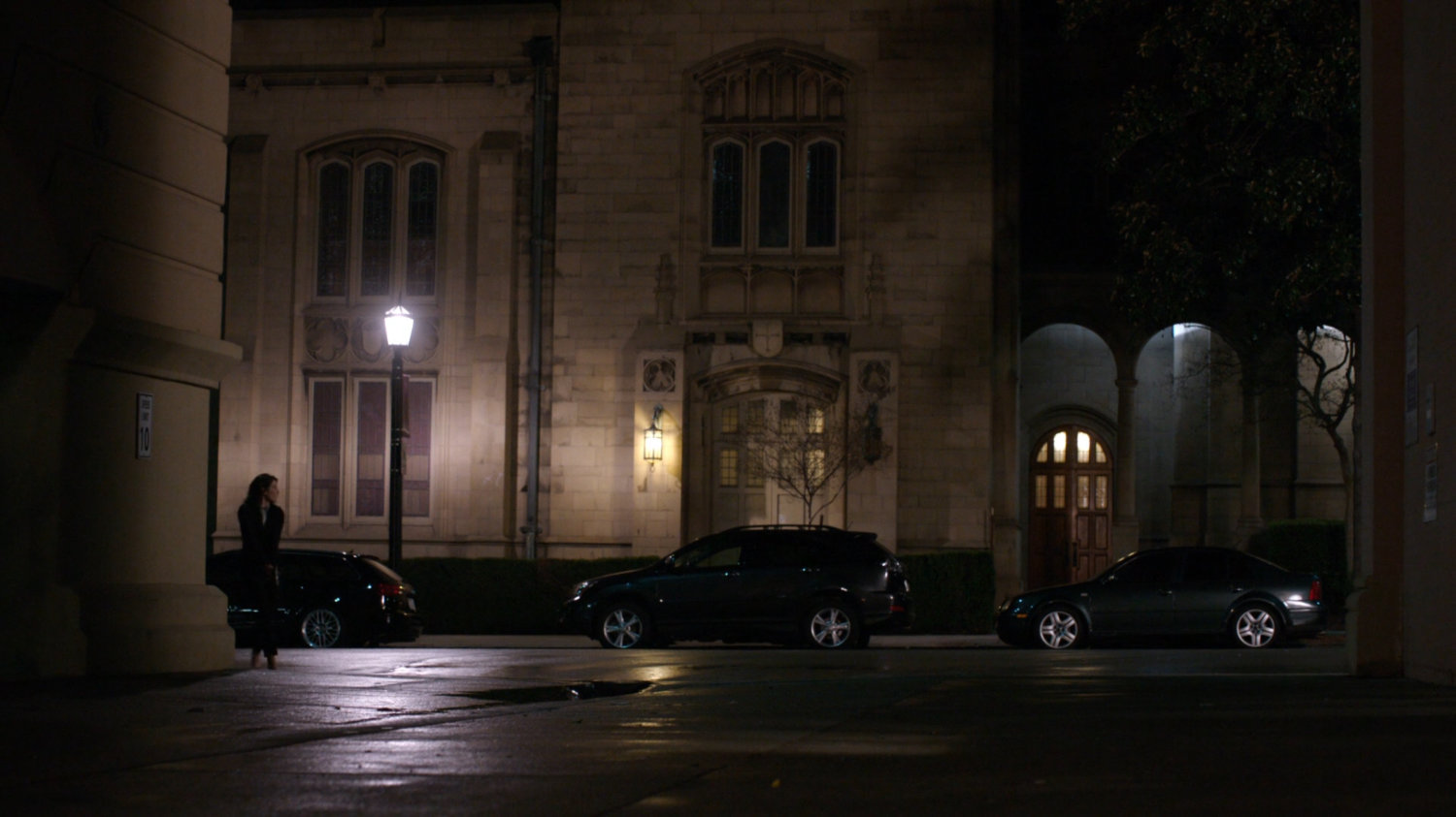 Maria Hill enters a dark alley across from a church in Washington DC.