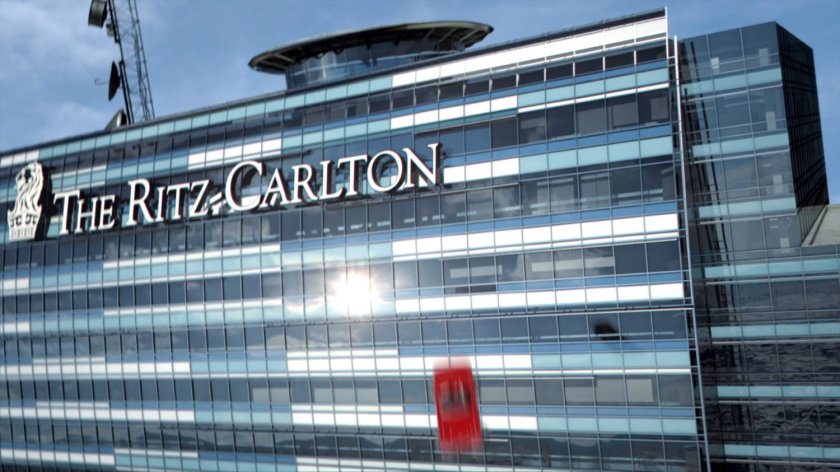 Lola falls past the facade of the Los Angeles Ritz-Carlton.