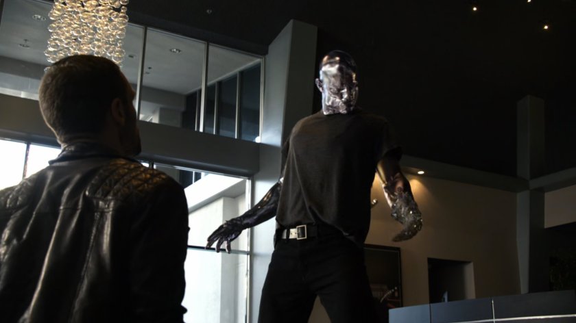 Creel in hotel lobby.