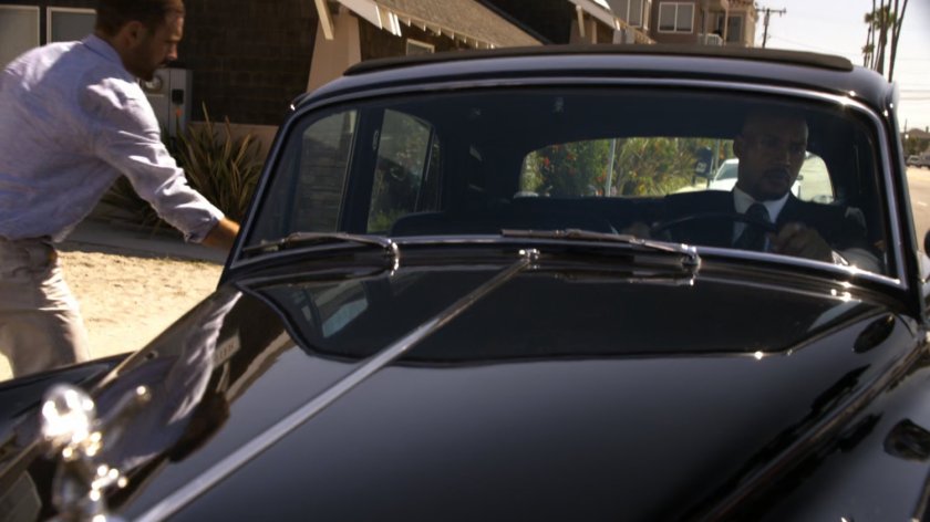 Mack in black Rolls Royce parking next to beach, picking up Hunter.